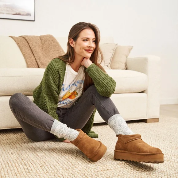 Bearpaw Women's Retro Super Shorty Suede Platform Bootie Brown New Size 5 and 9 - Picture 2 of 9